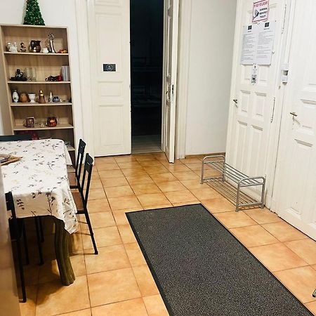 Ejjeli Majom Hostel بودابست المظهر الخارجي الصورة